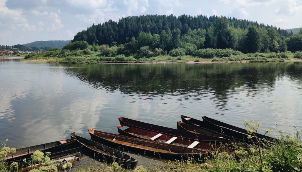 Чусовая и лодки